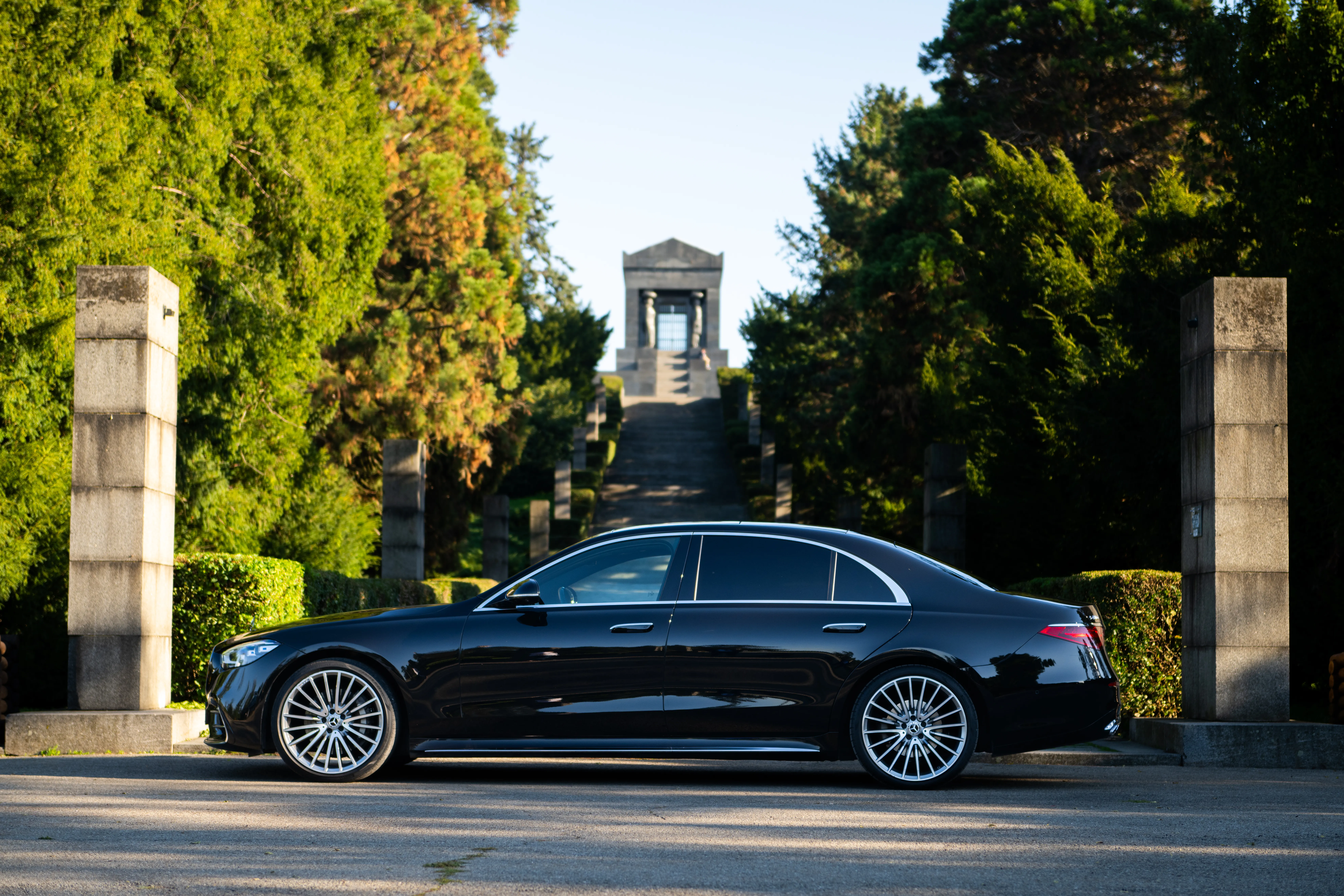 Side profile of a black Mercedes-Benz S-Class model reference